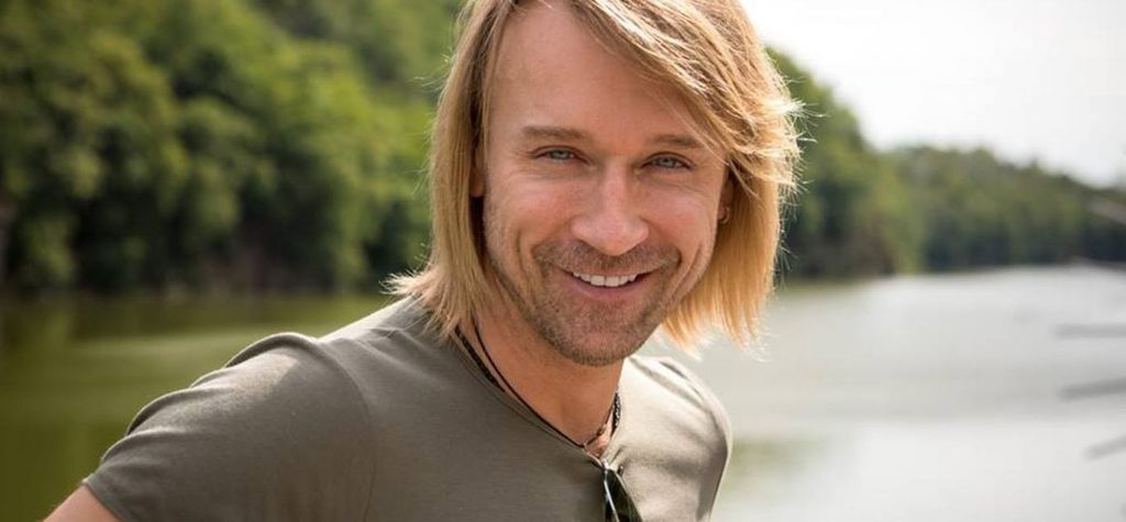 Олег Винник показав уміння кермувати «чоловічою іграшкою»