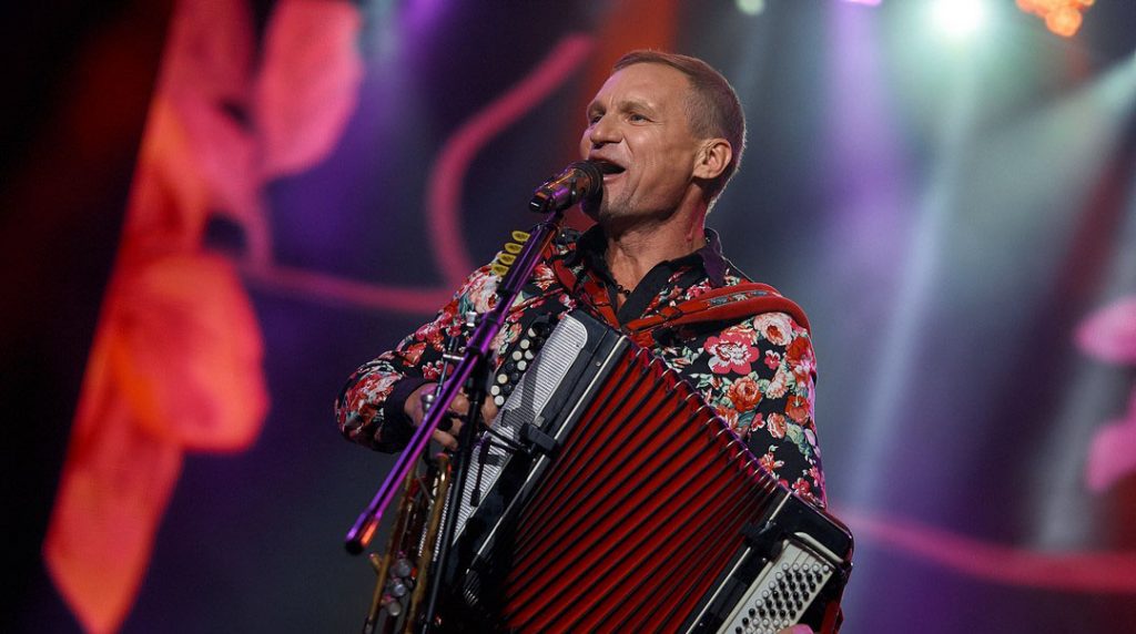 Олег Скрипка готує передноворічне шоу на летовищі