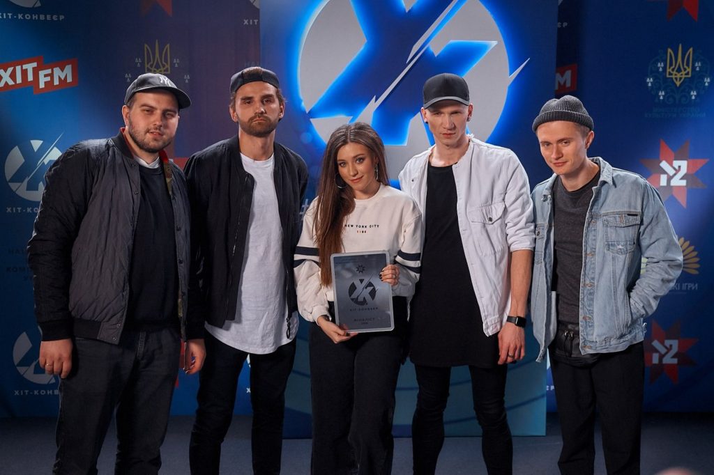 Переможці “Хіт-Конвеєра” від телеканалу М2 екранізували мюзикл на льоду в дебютному відео (ПРЕМ’ЄРА КЛІПУ)