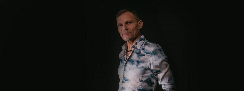 Олег Скрипка став телеведучим: подробиці нового проекту за участі артиста