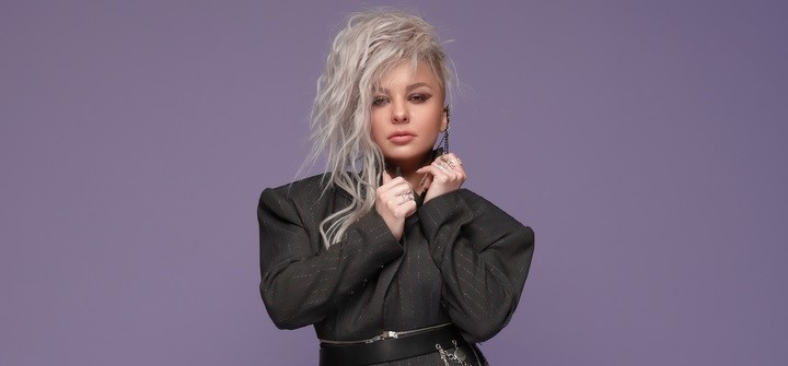 Прем’єра треку від KiRA MAZUR: “Я готова до нової себе!”