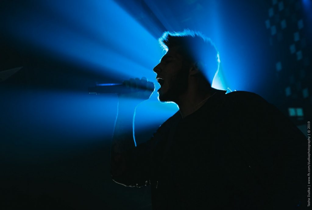 Перший сольний концерт NIKITA LOMAKIN: танці Тіни Кароль, пісні із залом і нічого зайвого