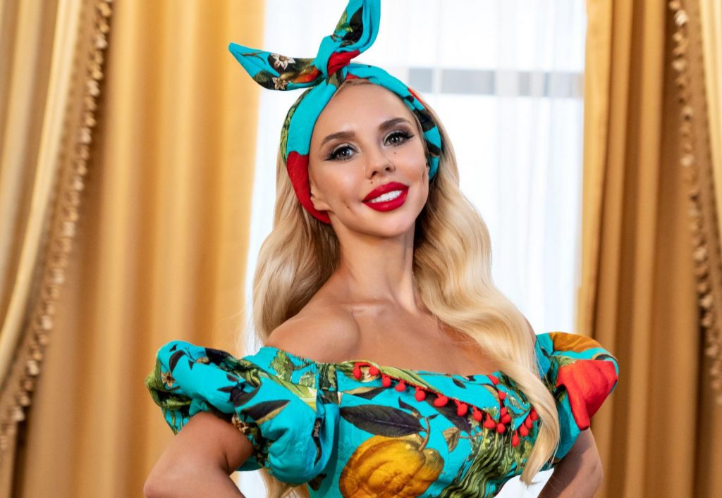 Соло СолоХи: телеканал М1 поповнився новою зірковою ведучою