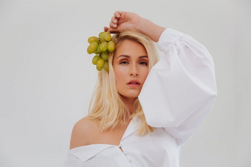 Сяй, наче зірка з червоної доріжки! Номінантка “М1 Music Awards” ділиться власними лайфхаками