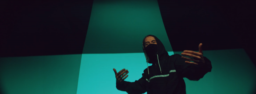 В полумраке