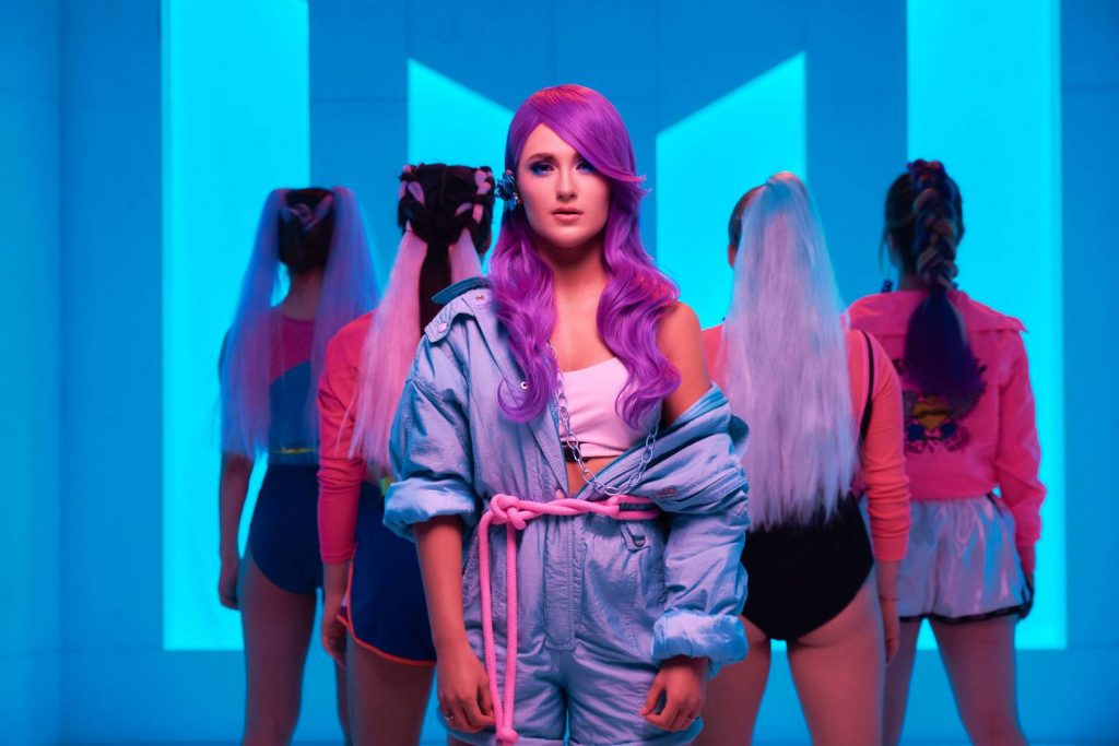 Співачка і ведуча “КраЇна ФМ” Marietta презентувала новий кліп “Як не крути”