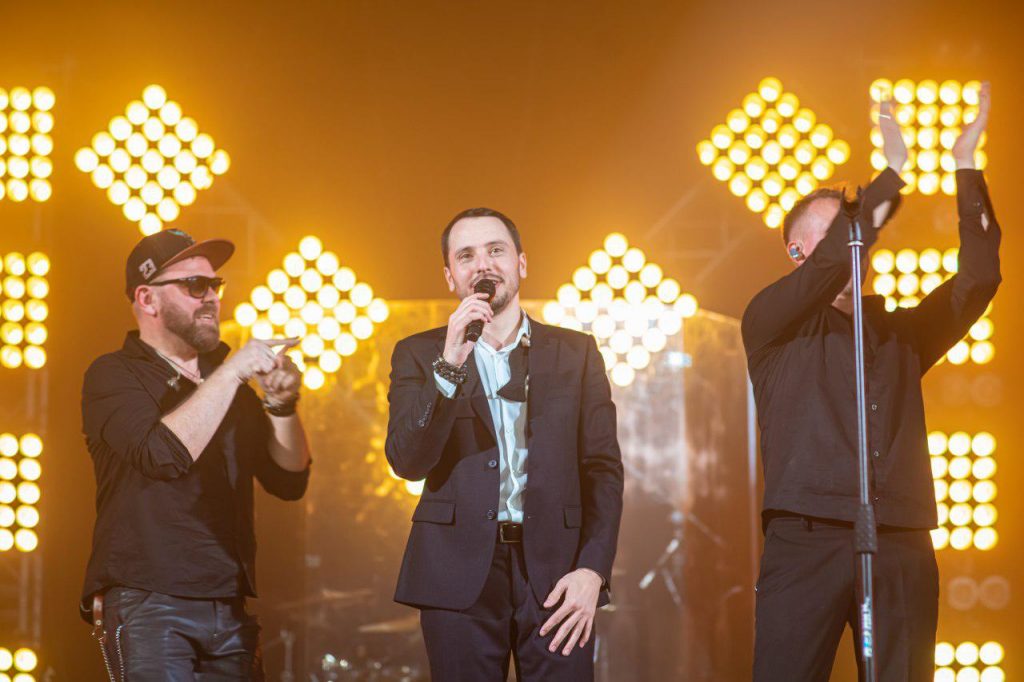 “Коронавірус нам не страшний”: після аншлагового старту першого всеукраїнського туру Сергій Мироненко оголосив про перенесення концертів