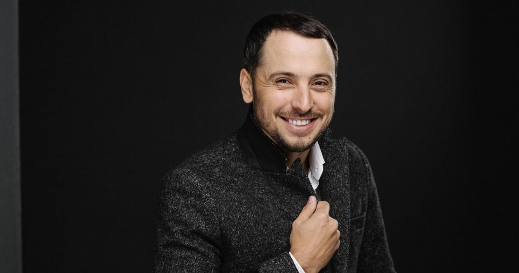 Ведучий “1+1” і зірка “Фізрука” зіграли головні ролі в кліпі-бойовику Сергія Мироненка “Талая вода”