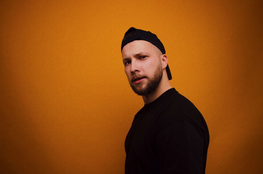 ТОП-15 треків до твого плейліста від співака MORRIS